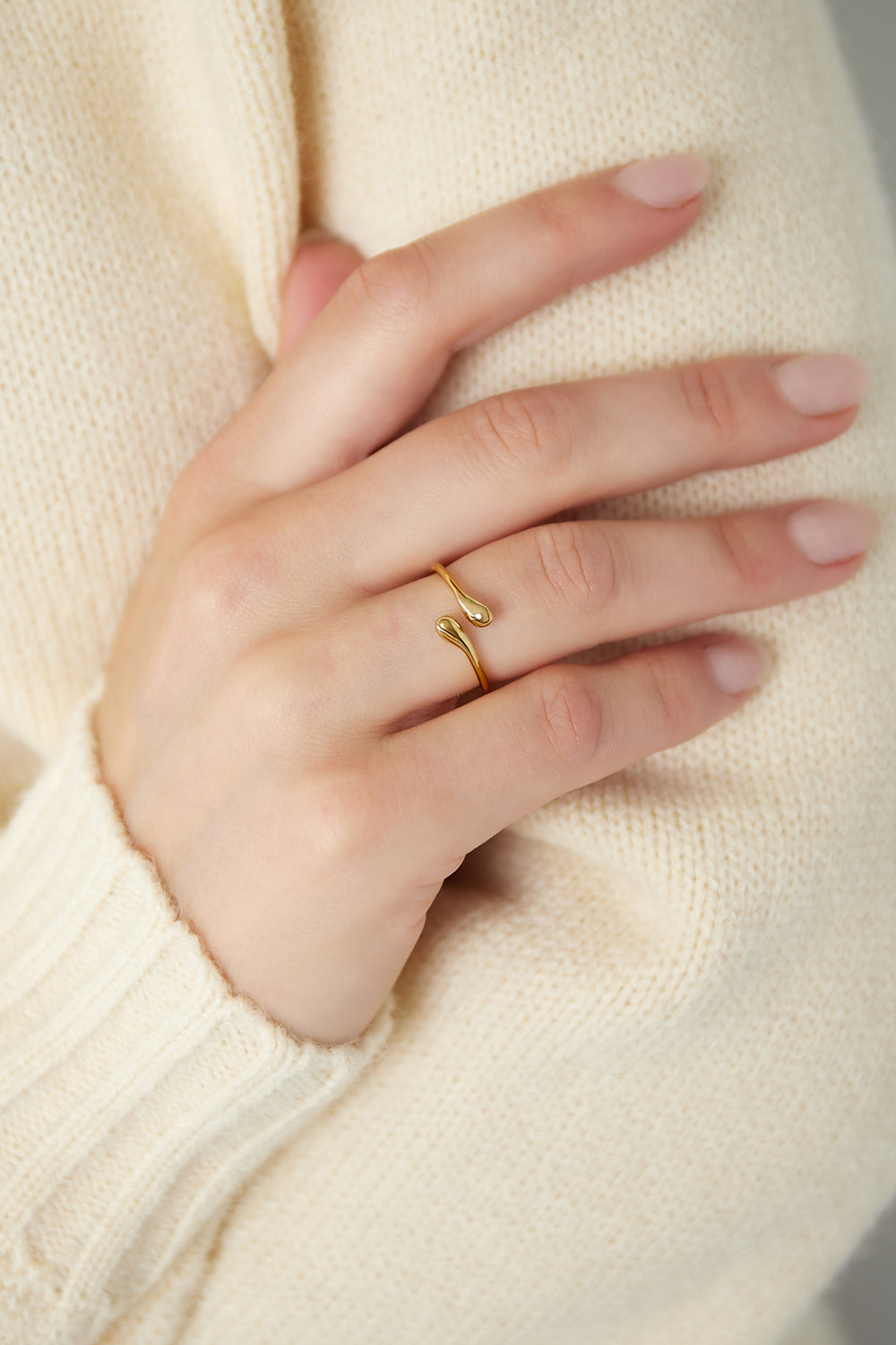 
Curved Band Ring
