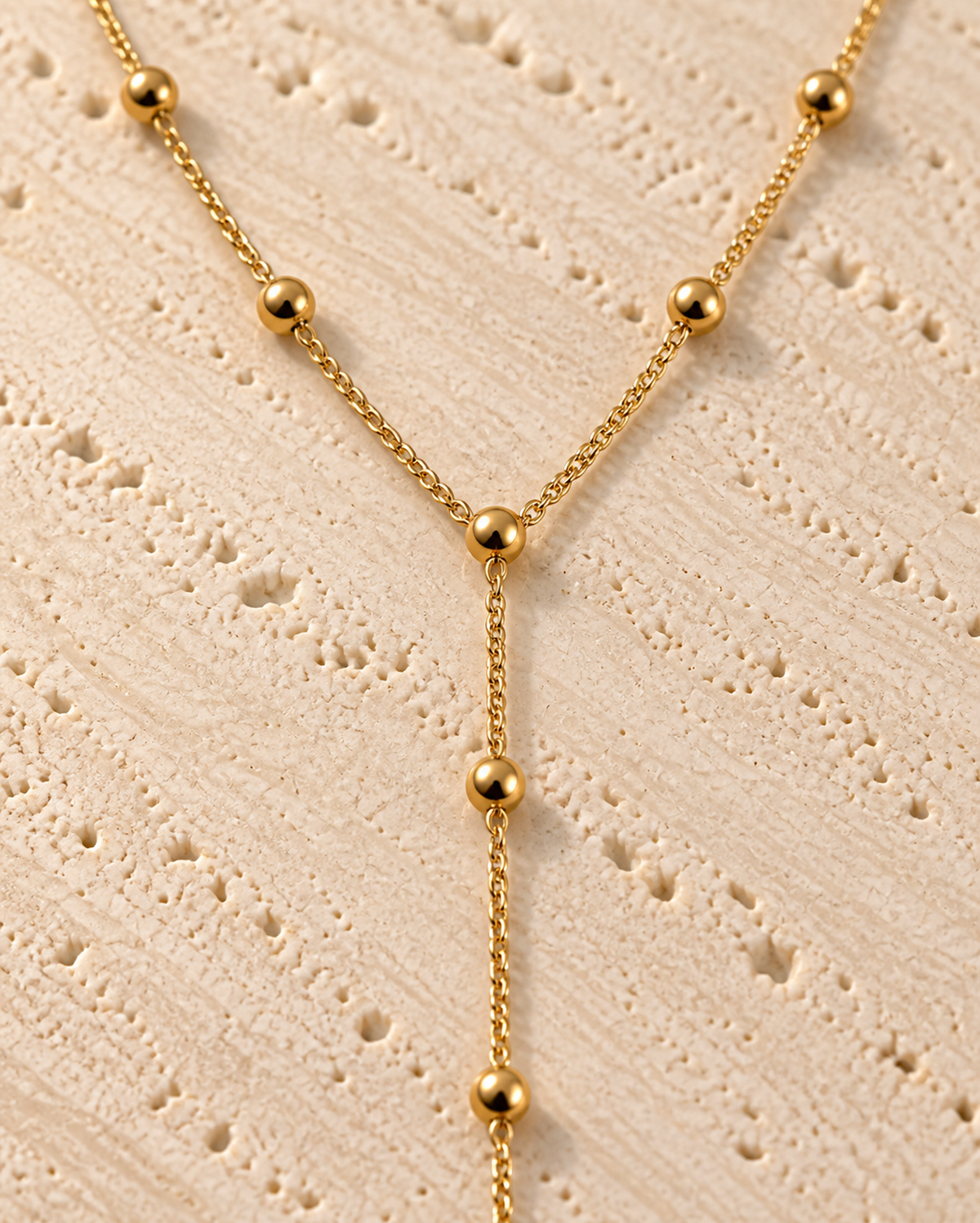 Cascata Beaded Y-Necklace detail in goudkleur