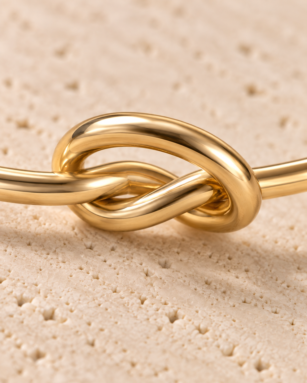 Legame Knot Cuff detail in goudkleur