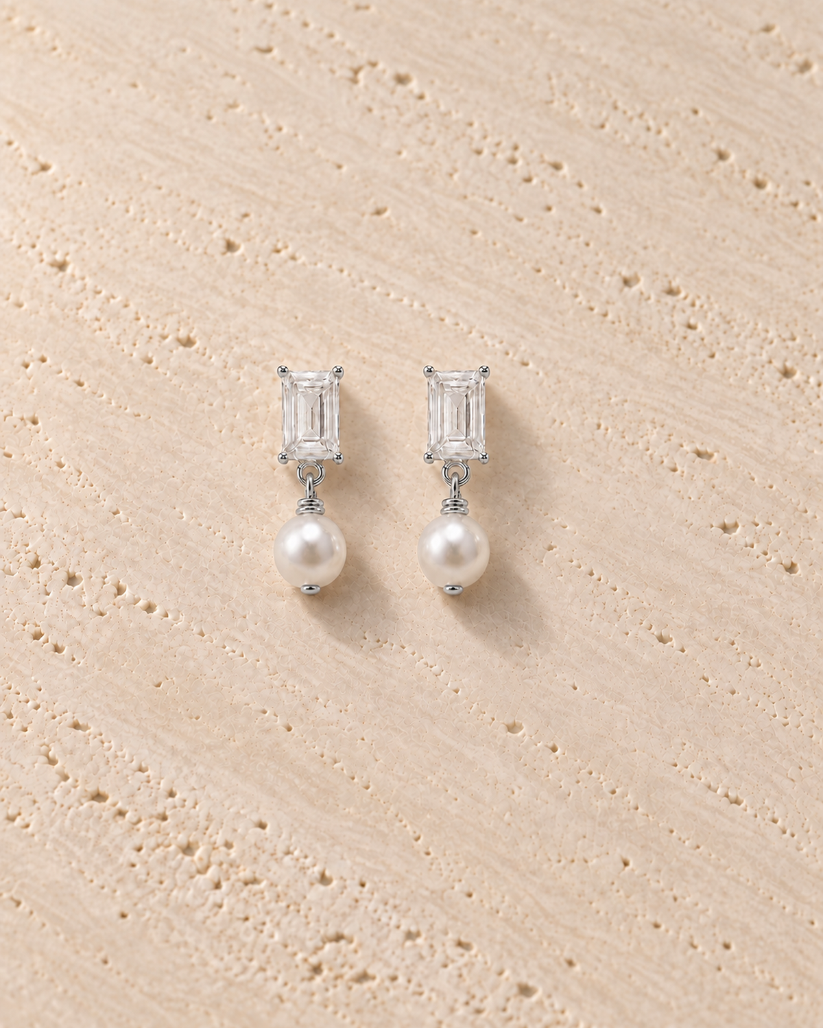 Luce Pearl Drop Earrings in gepolijst zilverkleur