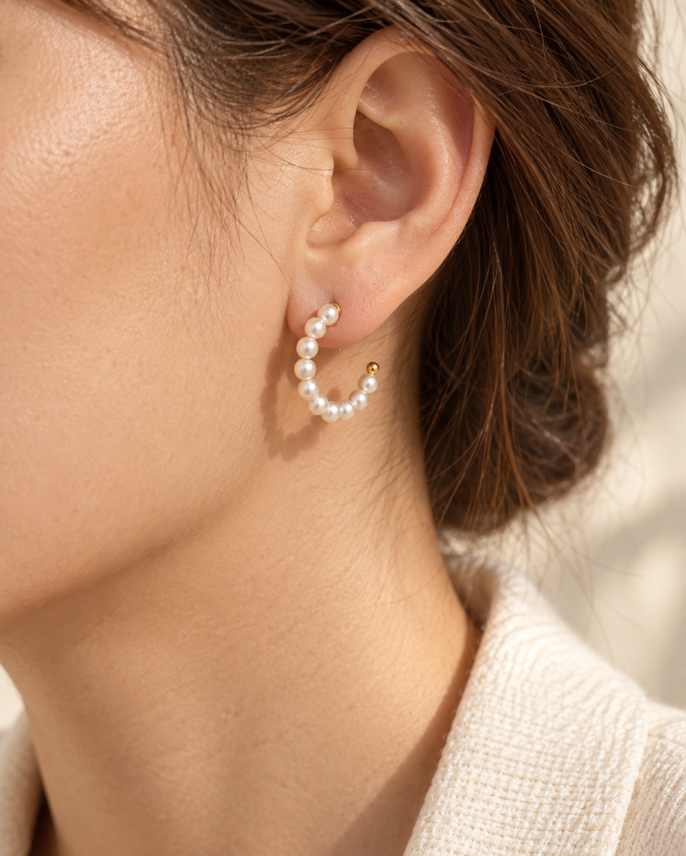 
Perla Pearl Hoop Earrings