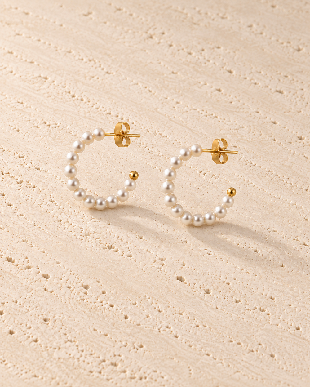 
Perla Pearl Hoop Earrings